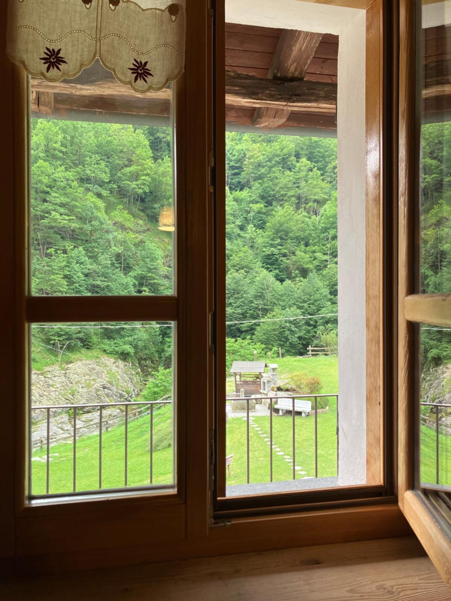 Ospitalità rurale familiare Land Wasser Acomodação com café da manhã Varallo Exterior foto