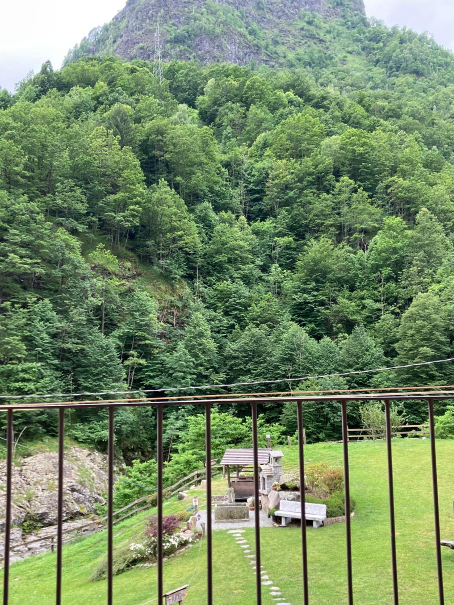 Ospitalità rurale familiare Land Wasser Acomodação com café da manhã Varallo Exterior foto