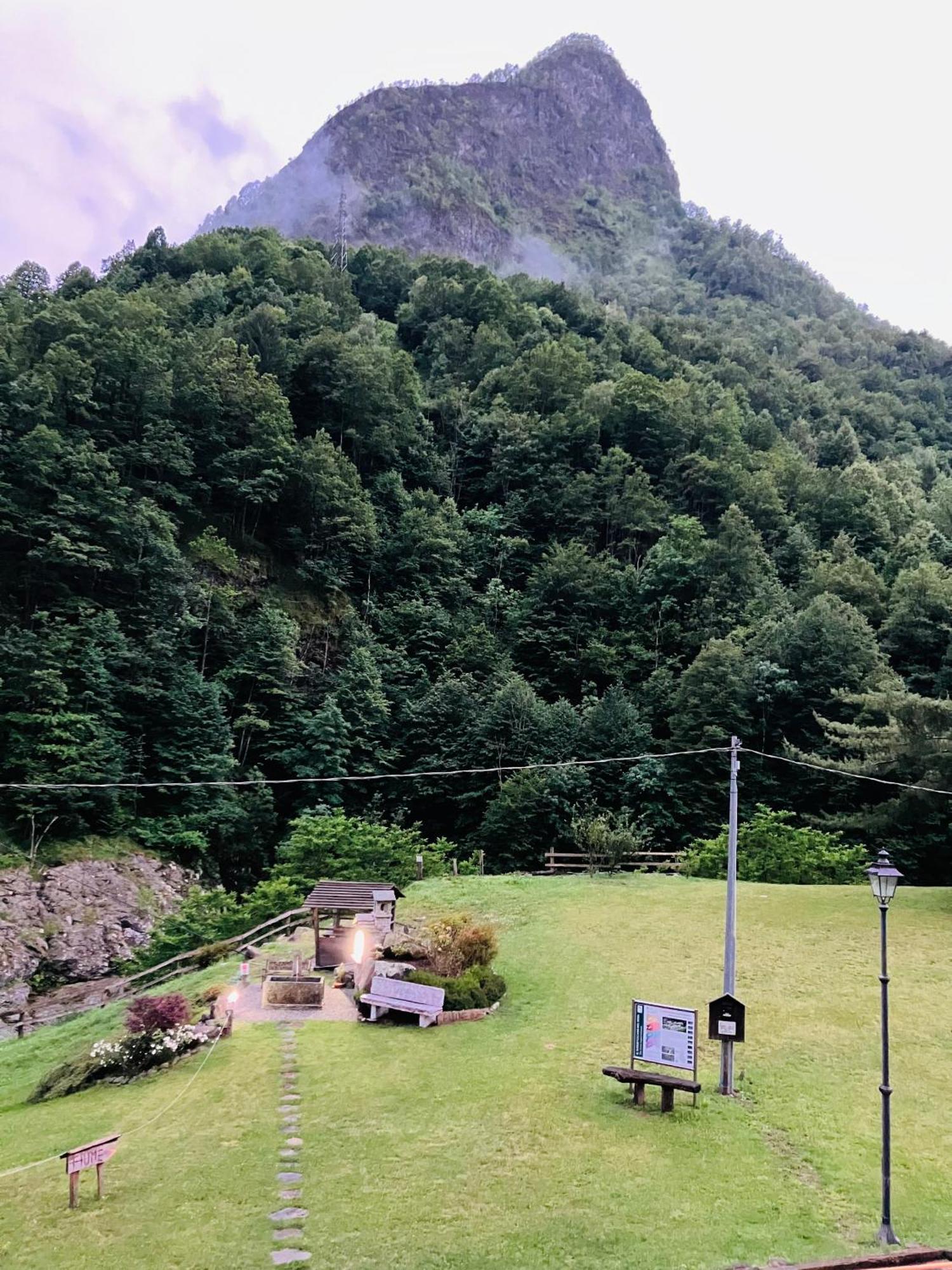 Ospitalità rurale familiare Land Wasser Acomodação com café da manhã Varallo Exterior foto