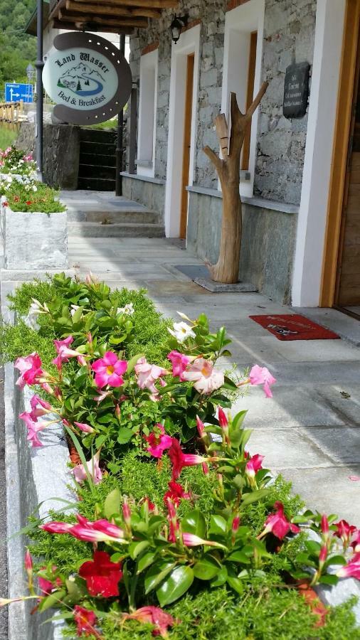 Ospitalità rurale familiare Land Wasser Acomodação com café da manhã Varallo Exterior foto